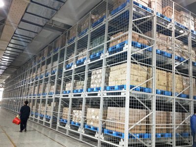 密集存储四向穿梭车自动化系统